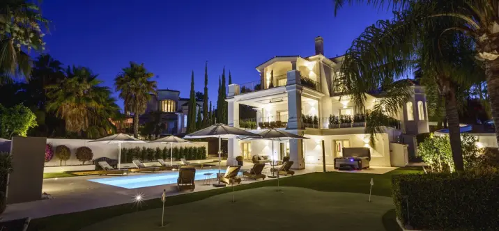 Sale of detached villa in Nueva Andalucía 0