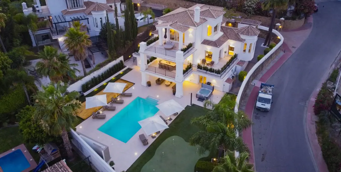 Sale of detached villa in Nueva Andalucía 2