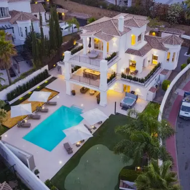 Sale of detached villa in Nueva Andalucía