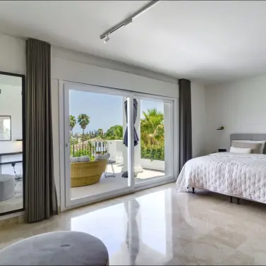 Sale of detached villa in Nueva Andalucía