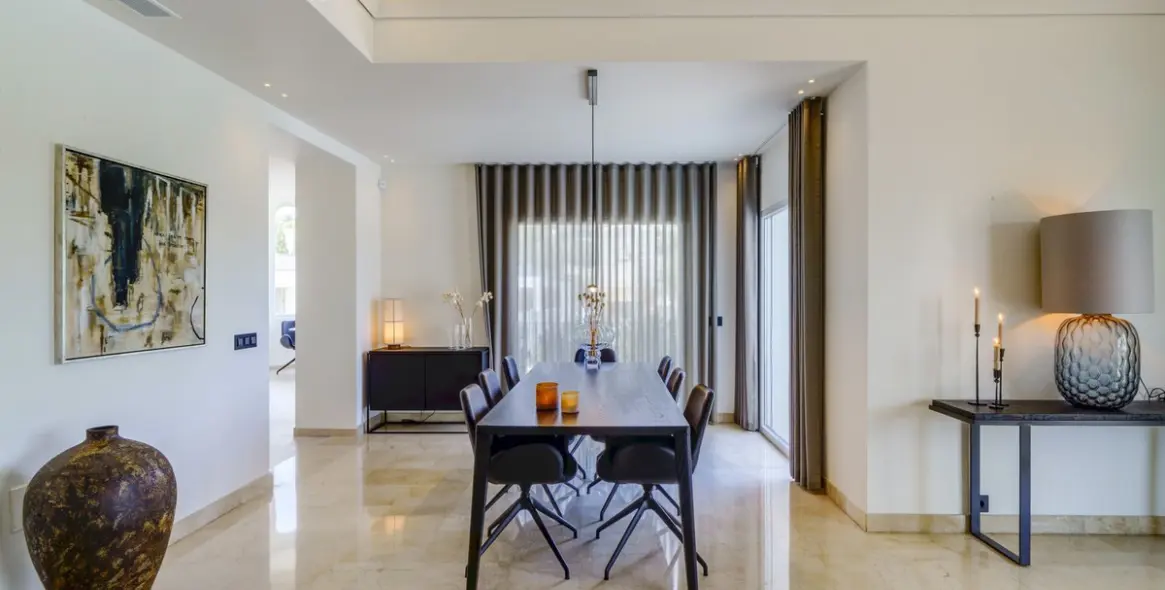 Sale of detached villa in Nueva Andalucía 13