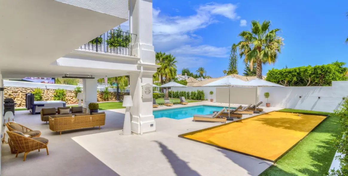 Sale of detached villa in Nueva Andalucía 15