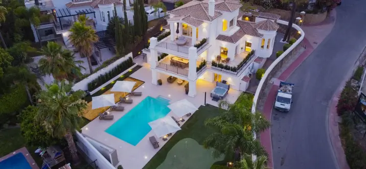 Продажа  отдельно стоящей виллы в Nueva Andalucía 1