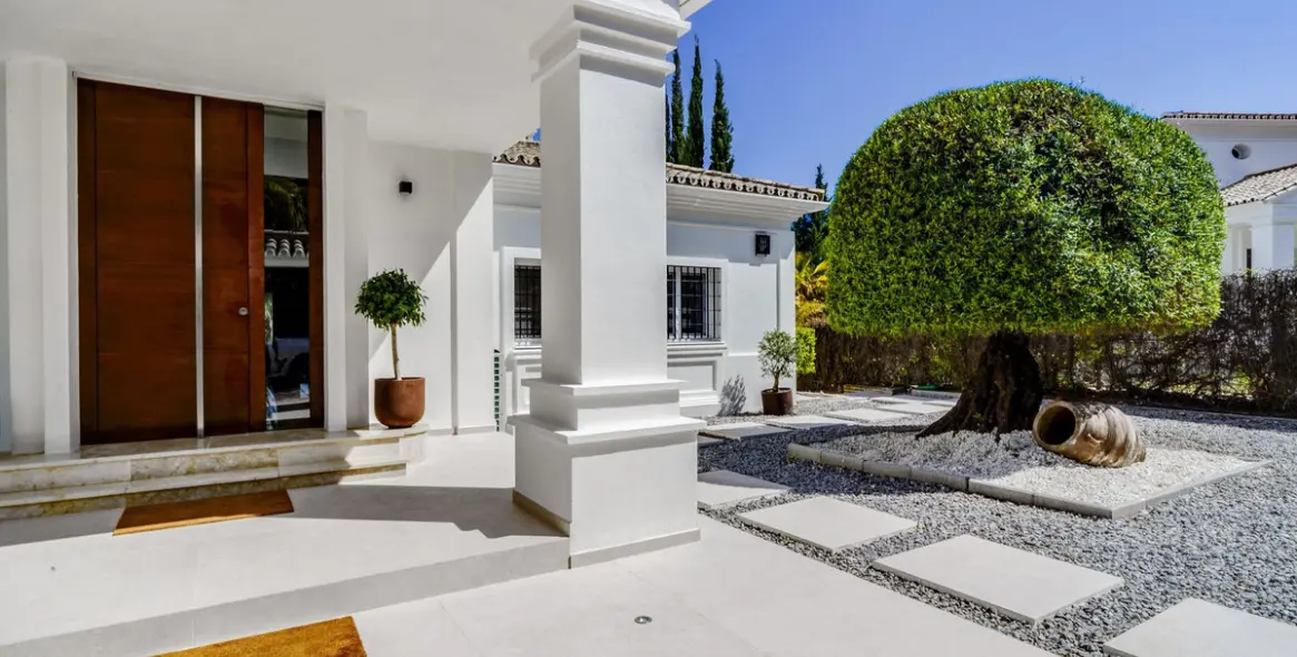 Sale of detached villa in Nueva Andalucía 24