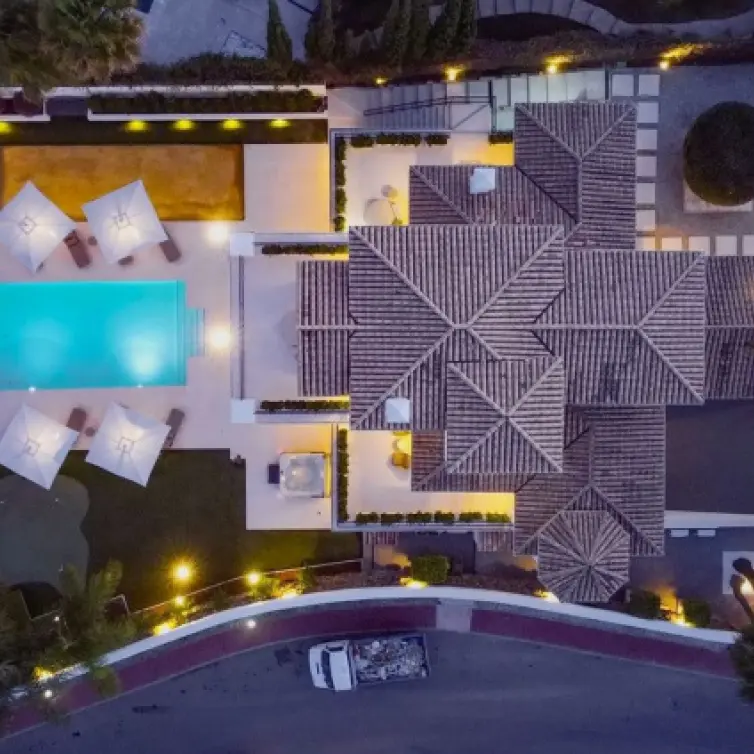 Sale of detached villa in Nueva Andalucía