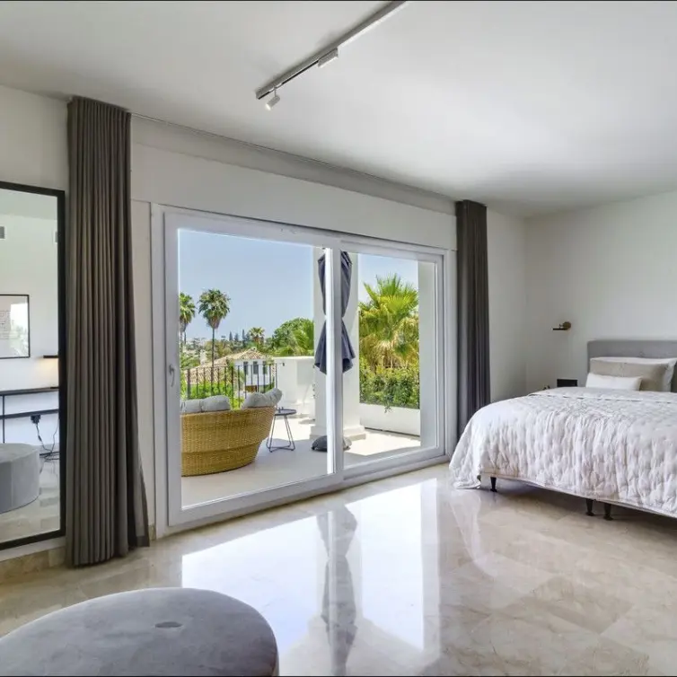 Sale of detached villa in Nueva Andalucía