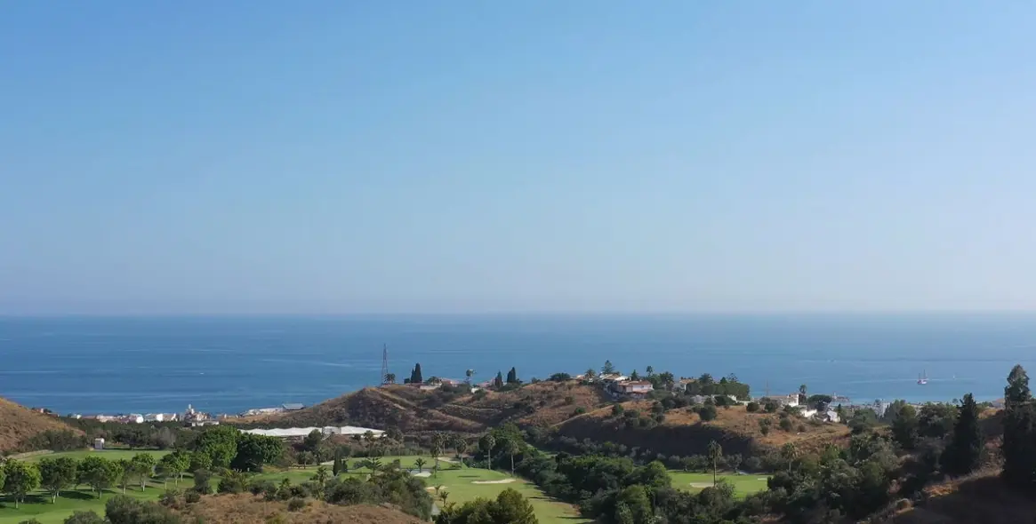 Sale of commercial plot in Caleta de Vélez 1
