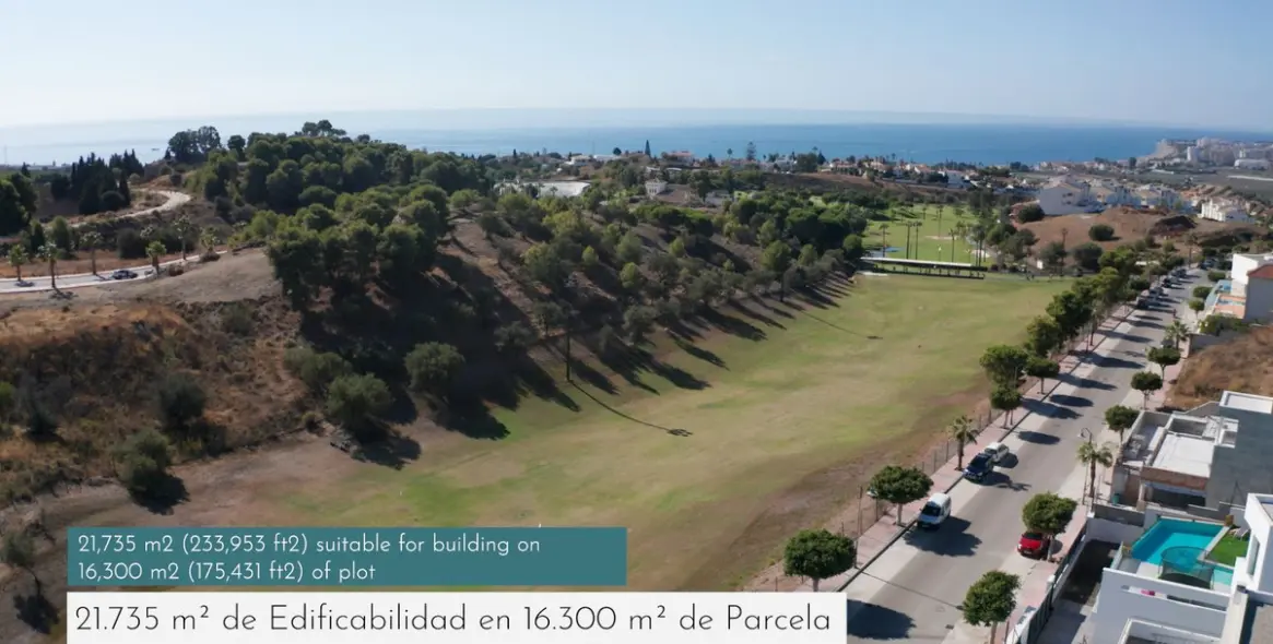 Sale of commercial plot in Caleta de Vélez 6
