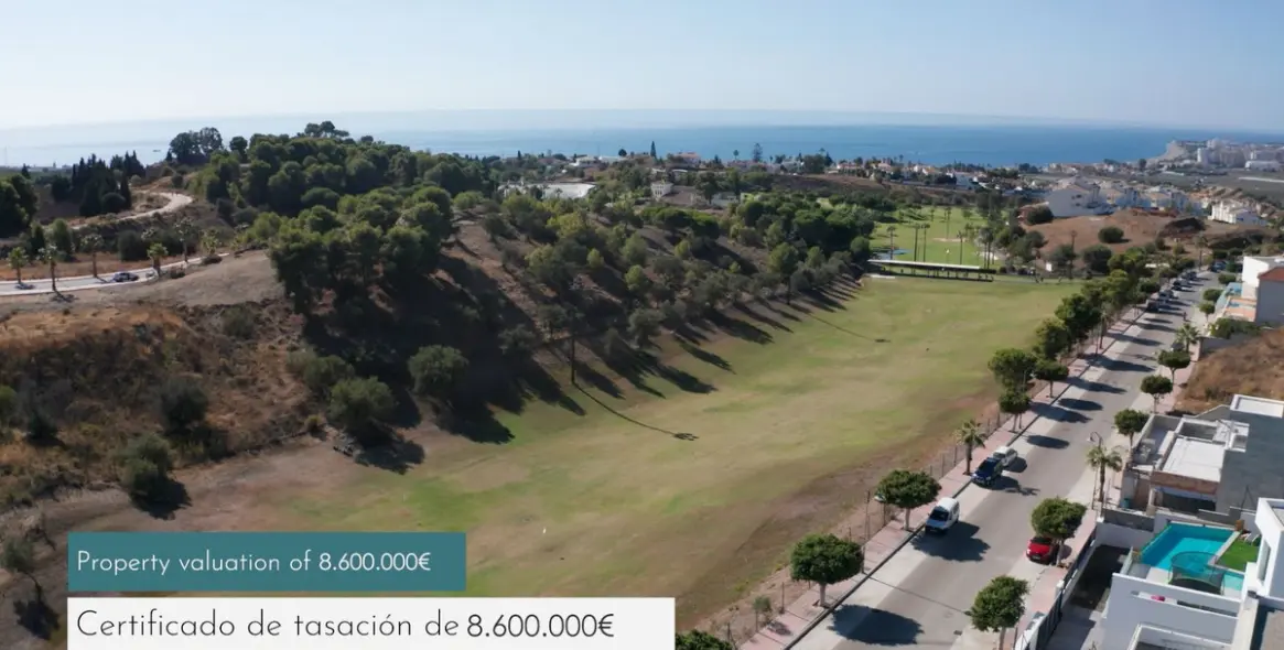Sale of commercial plot in Caleta de Vélez 9