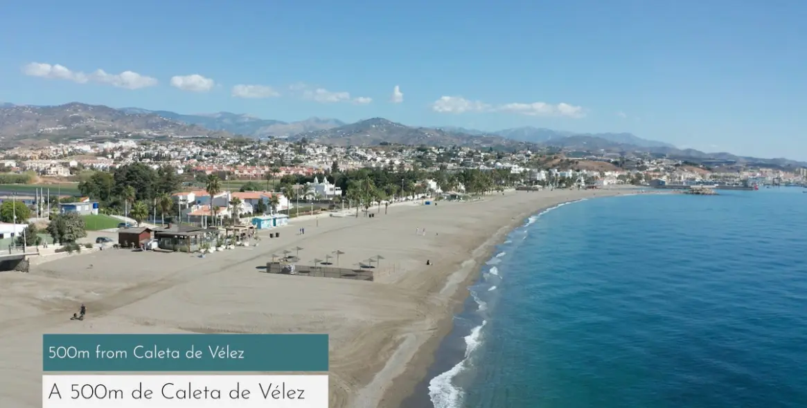 Sale of commercial plot in Caleta de Vélez 10