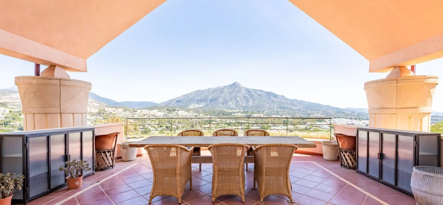 Sale of penthouse in Nueva Andalucía 0