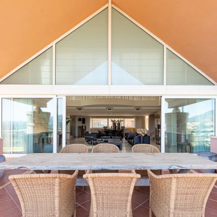 Sale of penthouse in Nueva Andalucía