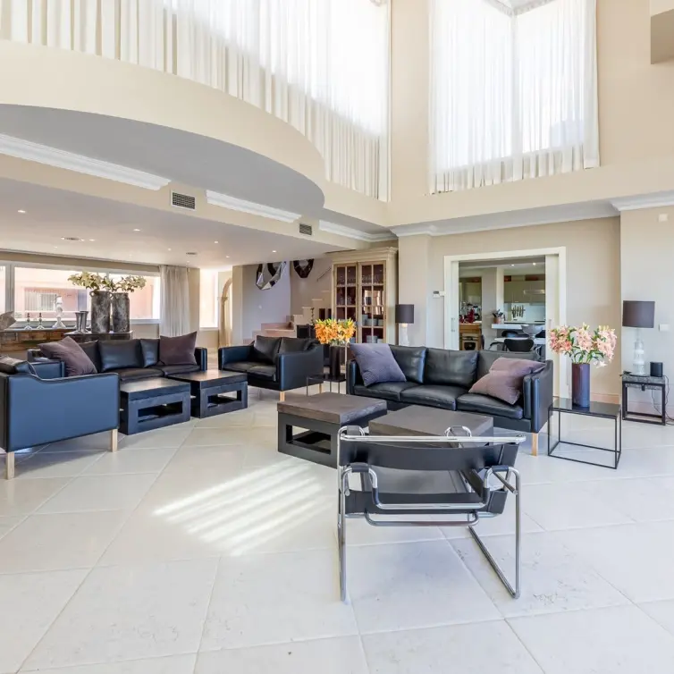 Sale of penthouse in Nueva Andalucía