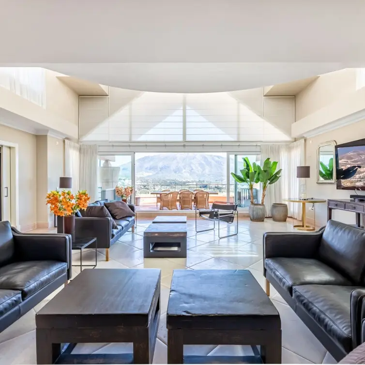 Sale of penthouse in Nueva Andalucía