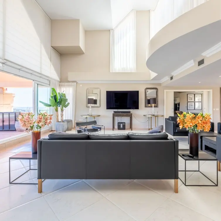 Sale of penthouse in Nueva Andalucía