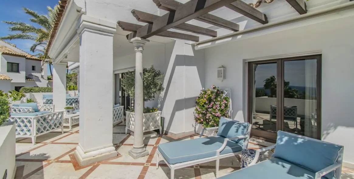 Продажа апартаментов на среднем этаже в Sierra Blanca 3