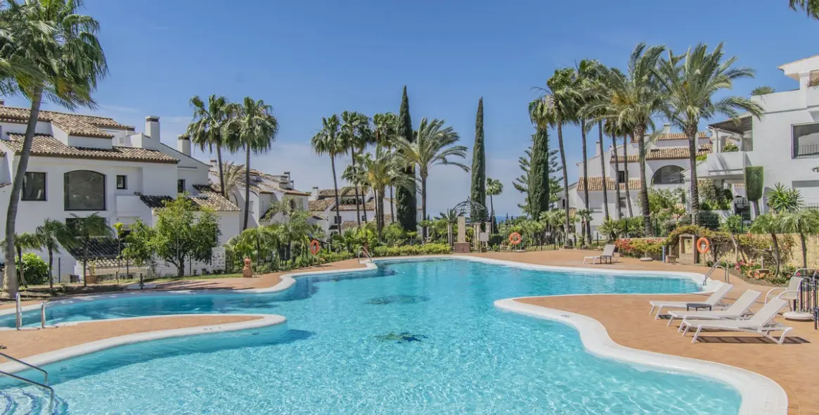 Продажа апартаментов на среднем этаже в Sierra Blanca 4