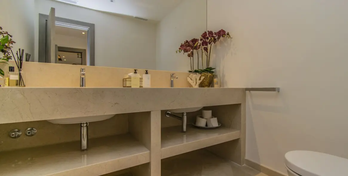 Продажа апартаментов на среднем этаже в Sierra Blanca 7