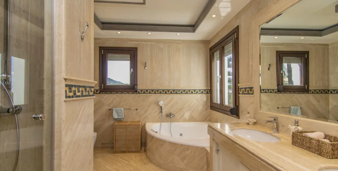 Продажа апартаментов на среднем этаже в Sierra Blanca 10