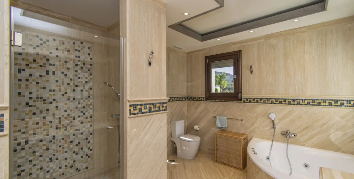 Продажа апартаментов на среднем этаже в Sierra Blanca 12