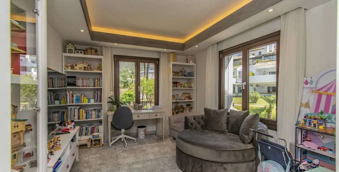 Продажа апартаментов на среднем этаже в Sierra Blanca 13