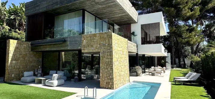 Detached villa R5185321 0