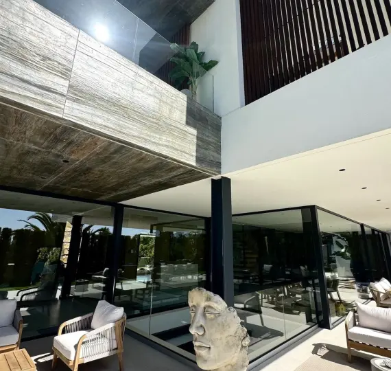 Detached villa R5185321