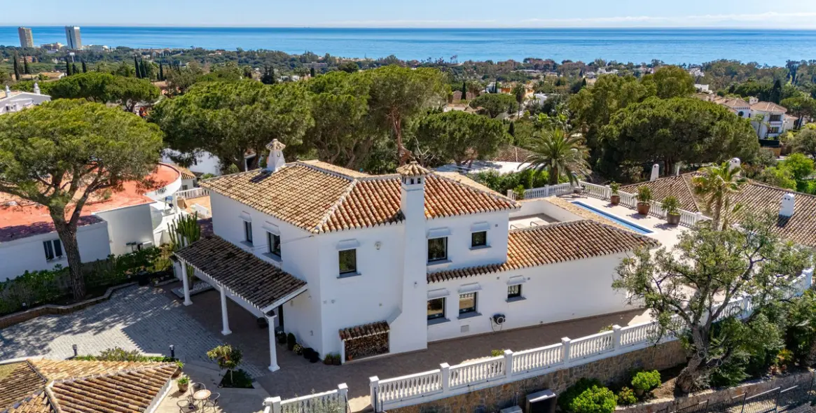 Продажа  отдельно стоящей виллы в Elviria 2