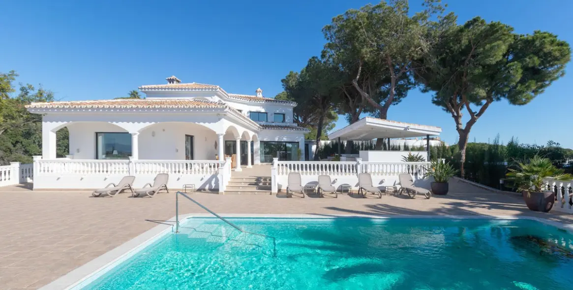 Продажа  отдельно стоящей виллы в Elviria 3