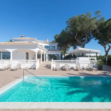 Sale of detached villa in Elviria