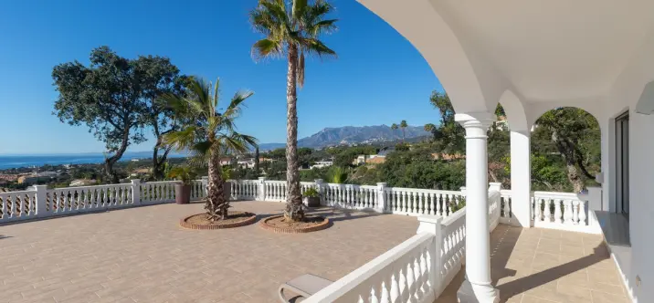 Sale of detached villa in Elviria 3