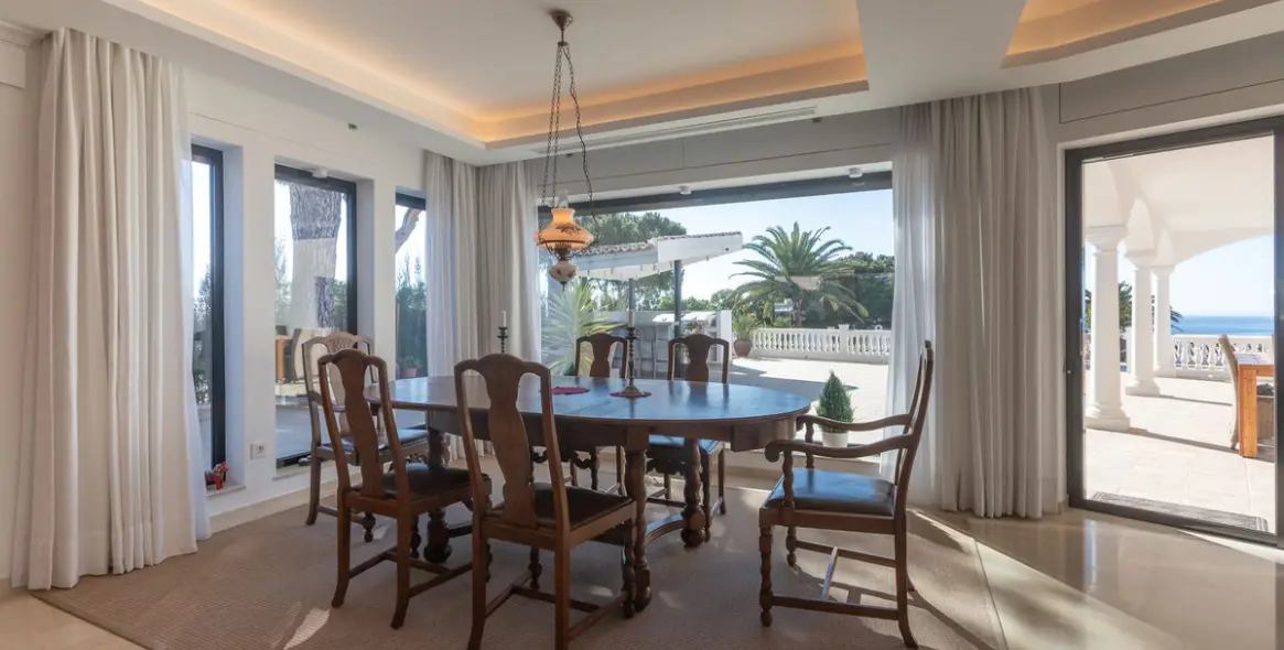 Продажа  отдельно стоящей виллы в Elviria 11