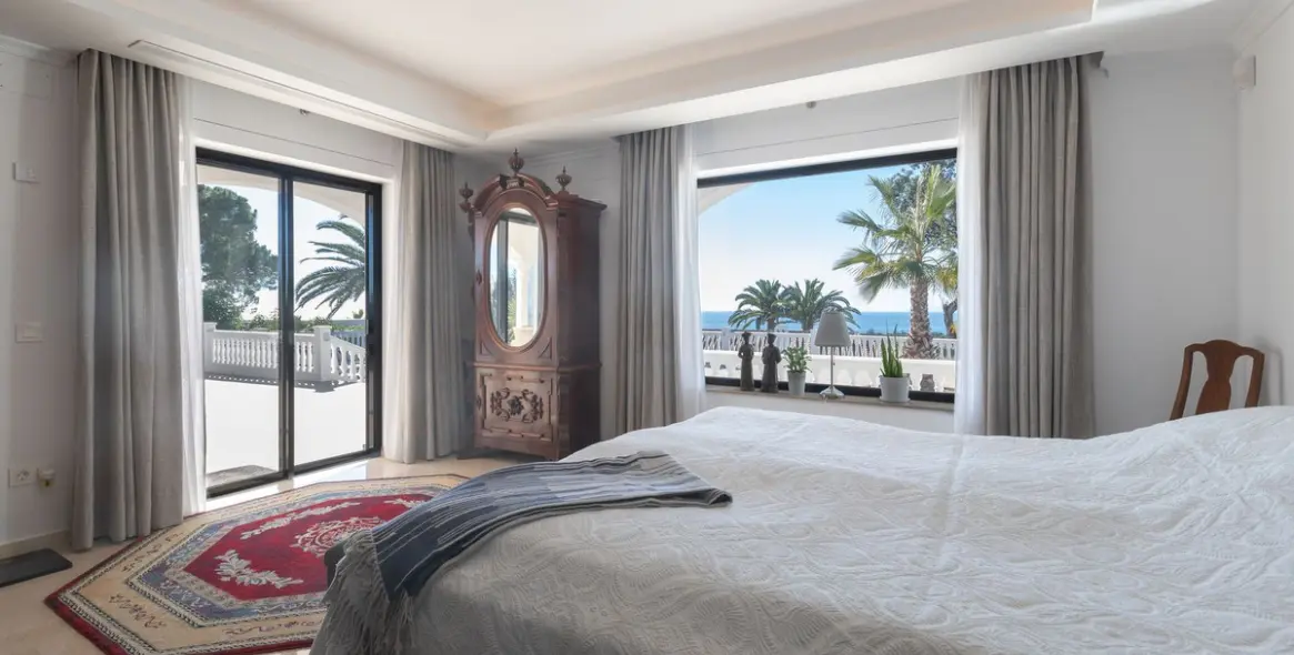 Продажа  отдельно стоящей виллы в Elviria 14