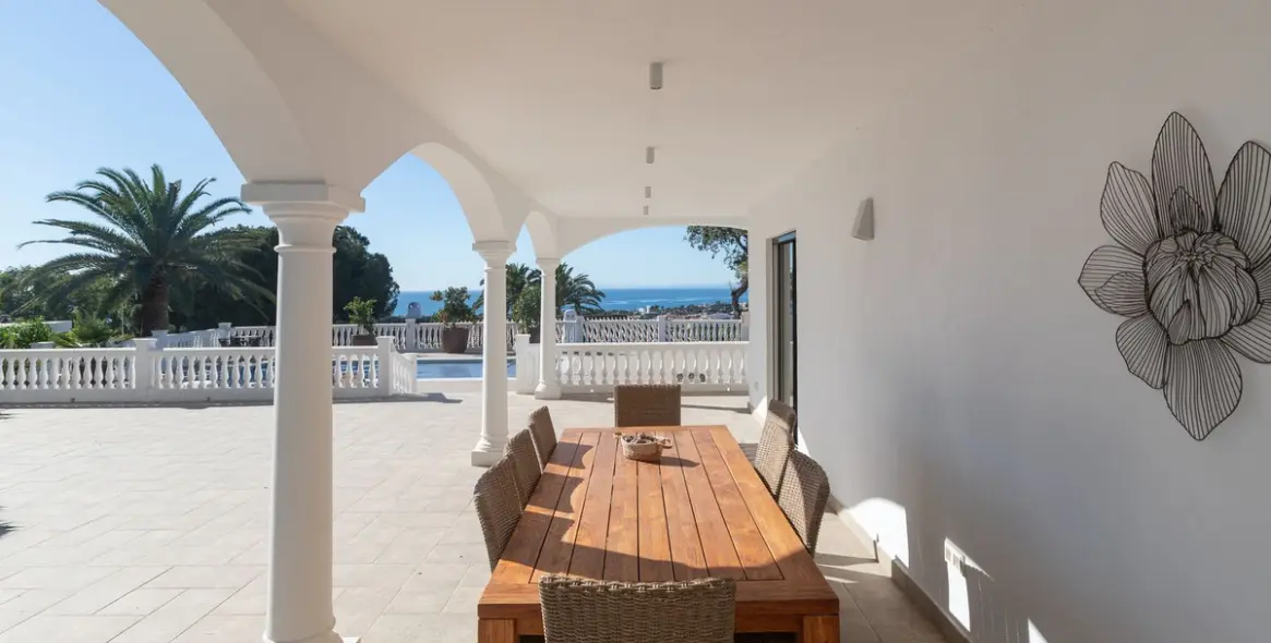 Продажа  отдельно стоящей виллы в Elviria 23