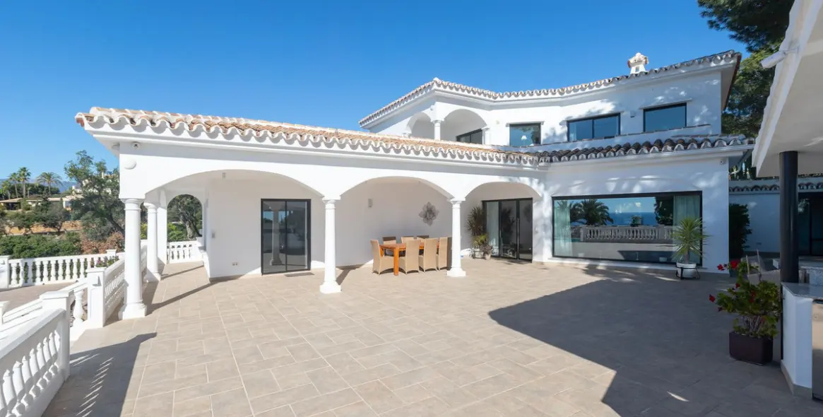 Продажа  отдельно стоящей виллы в Elviria 25