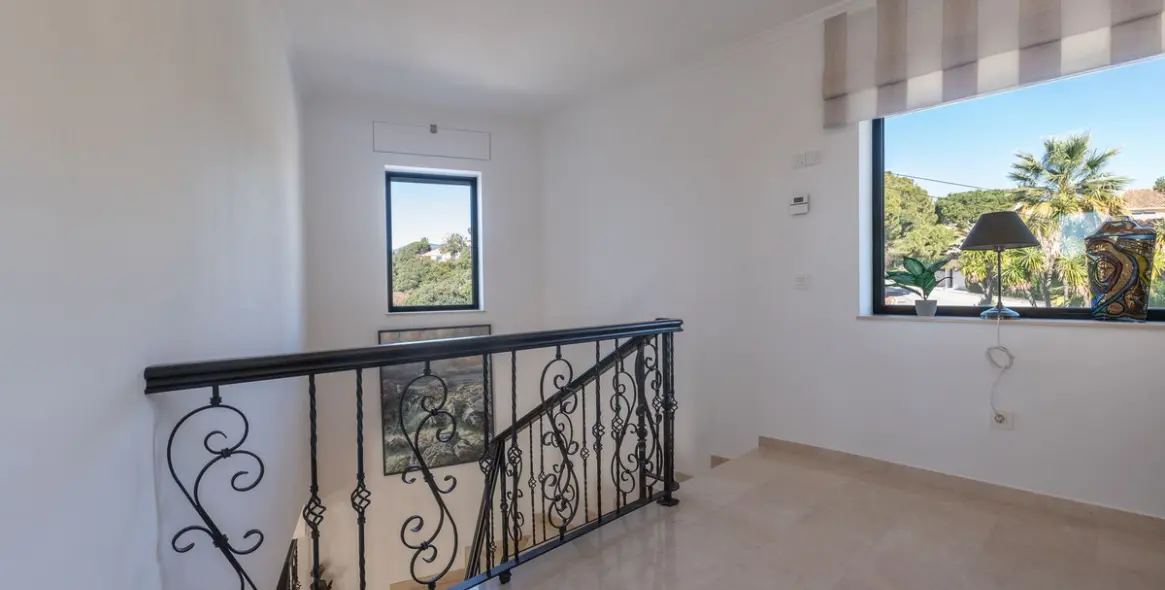 Продажа  отдельно стоящей виллы в Elviria 27