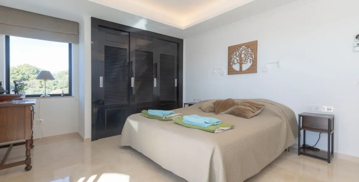 Продажа  отдельно стоящей виллы в Elviria 29