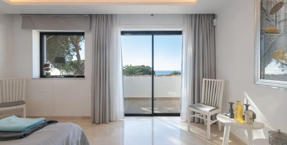 Продажа  отдельно стоящей виллы в Elviria 34