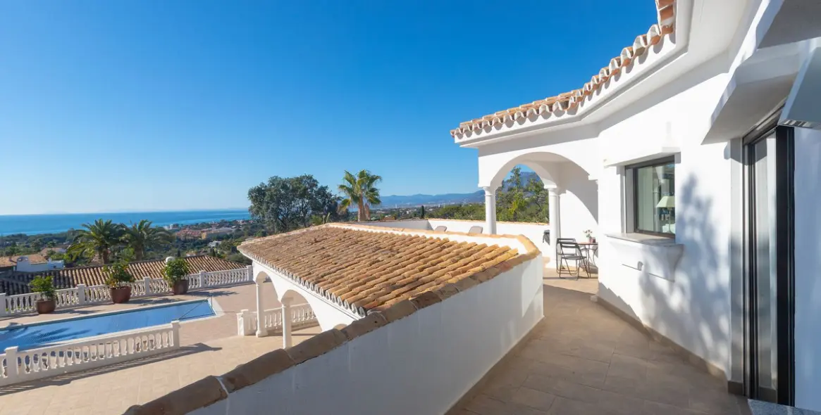 Продажа  отдельно стоящей виллы в Elviria 40