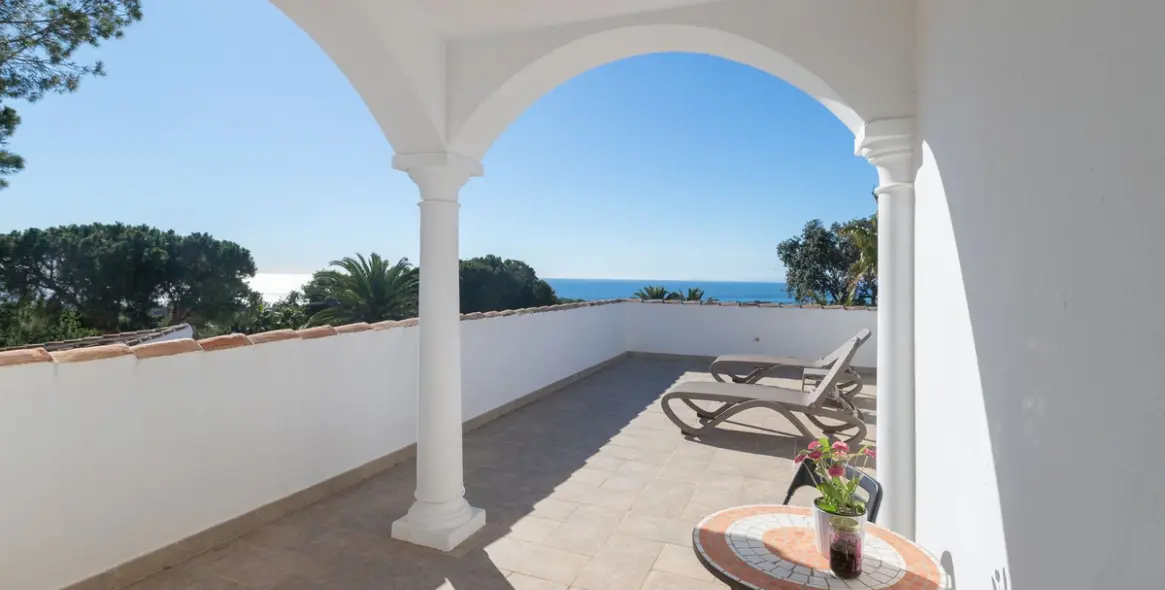 Продажа  отдельно стоящей виллы в Elviria 49