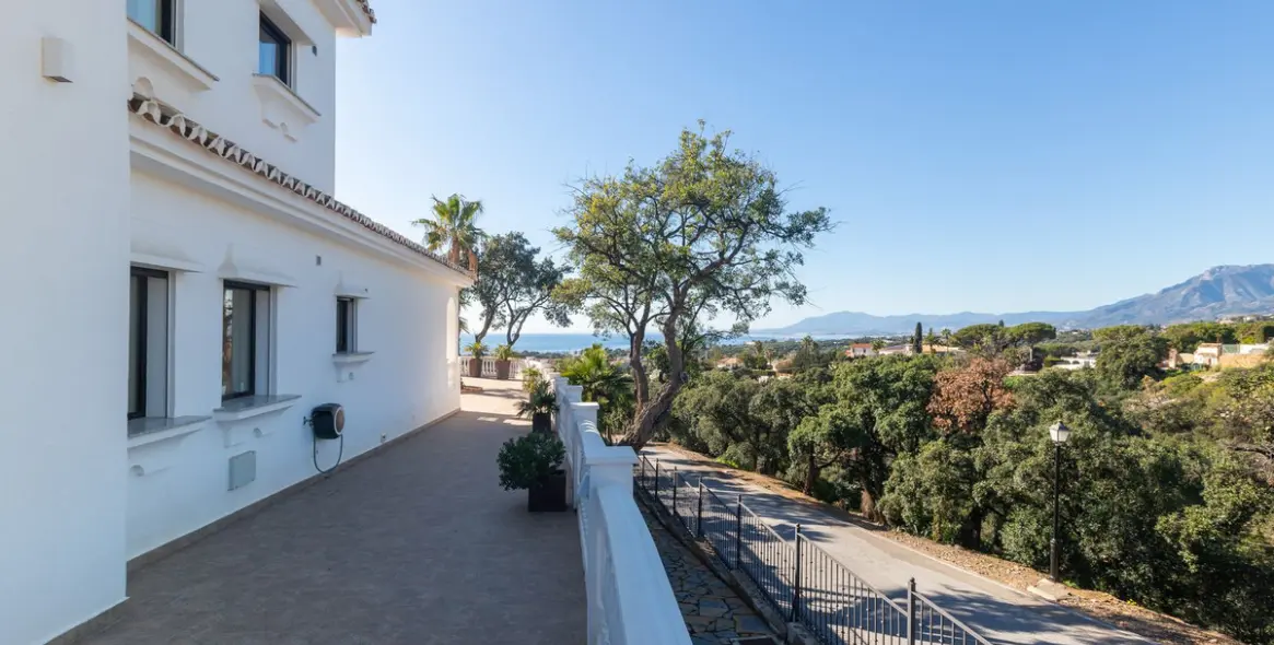 Продажа  отдельно стоящей виллы в Elviria 50
