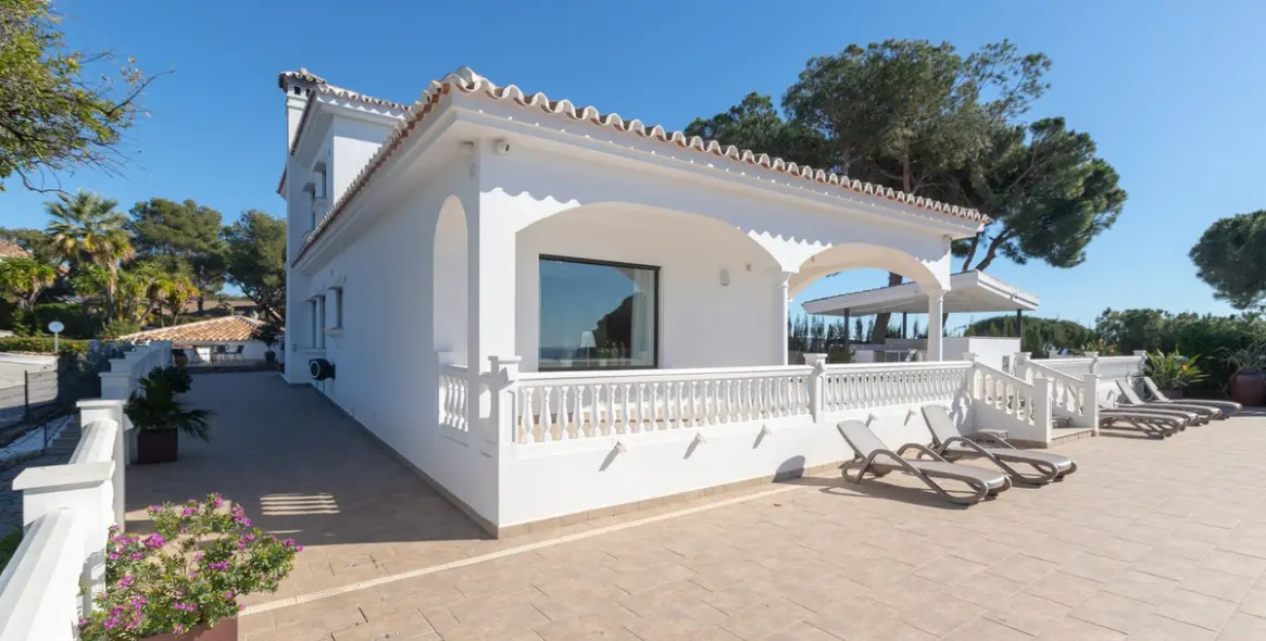Продажа  отдельно стоящей виллы в Elviria 58