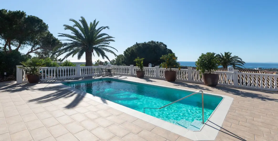 Продажа  отдельно стоящей виллы в Elviria 60