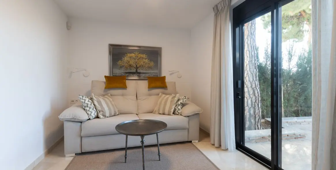 Продажа  отдельно стоящей виллы в Elviria 63