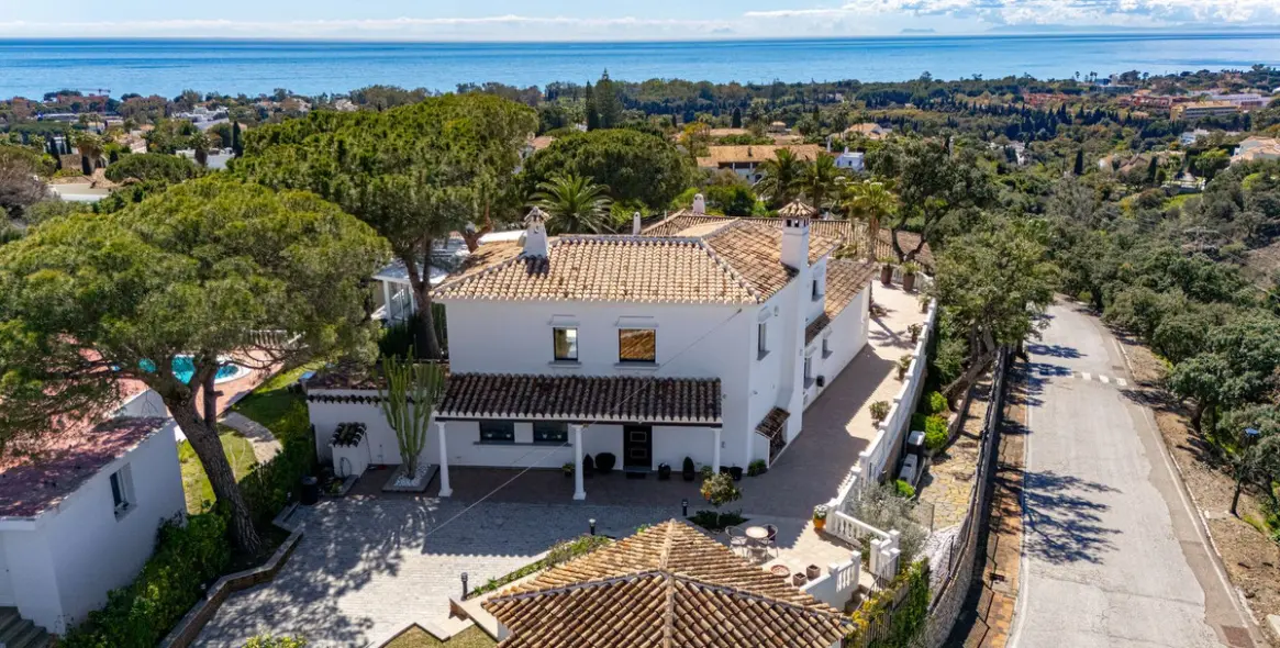Продажа  отдельно стоящей виллы в Elviria 73
