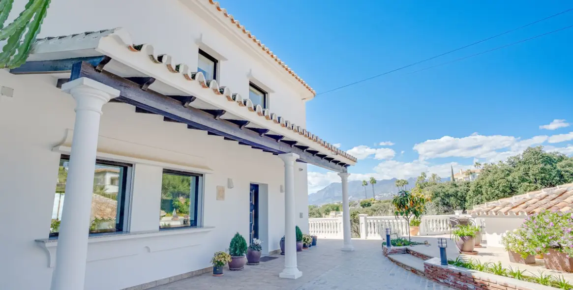 Продажа  отдельно стоящей виллы в Elviria 78