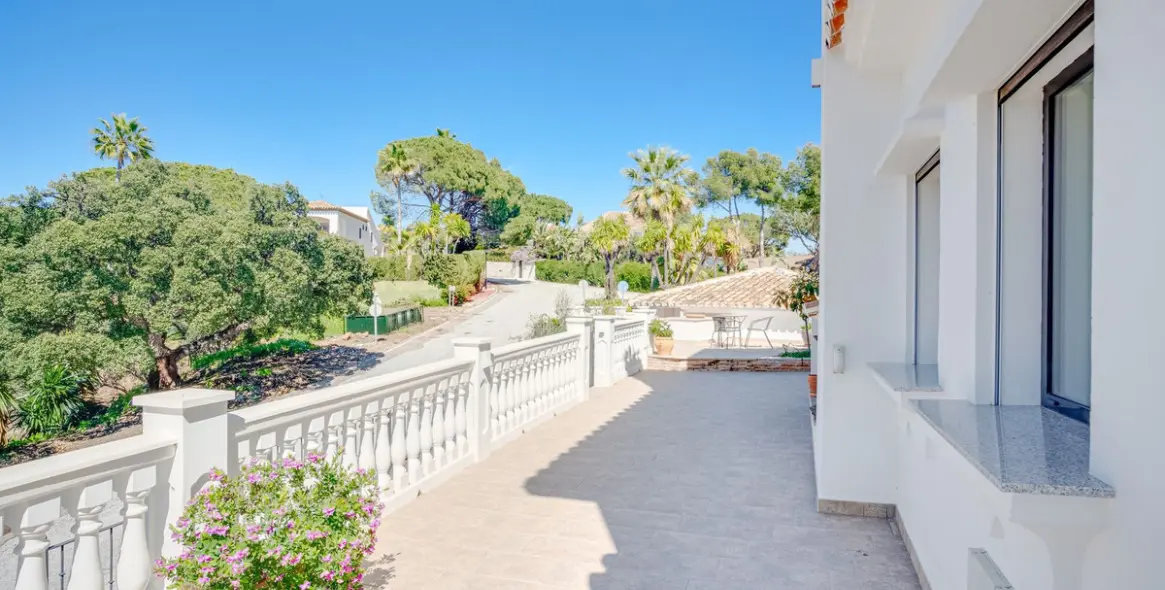 Продажа  отдельно стоящей виллы в Elviria 87