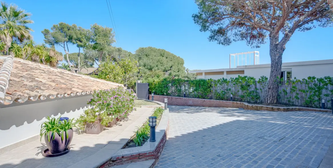 Продажа  отдельно стоящей виллы в Elviria 89