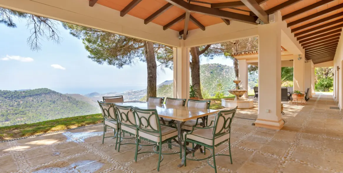 Sale of detached villa in Ojén 16