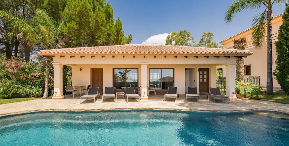 Sale of detached villa in Ojén 32
